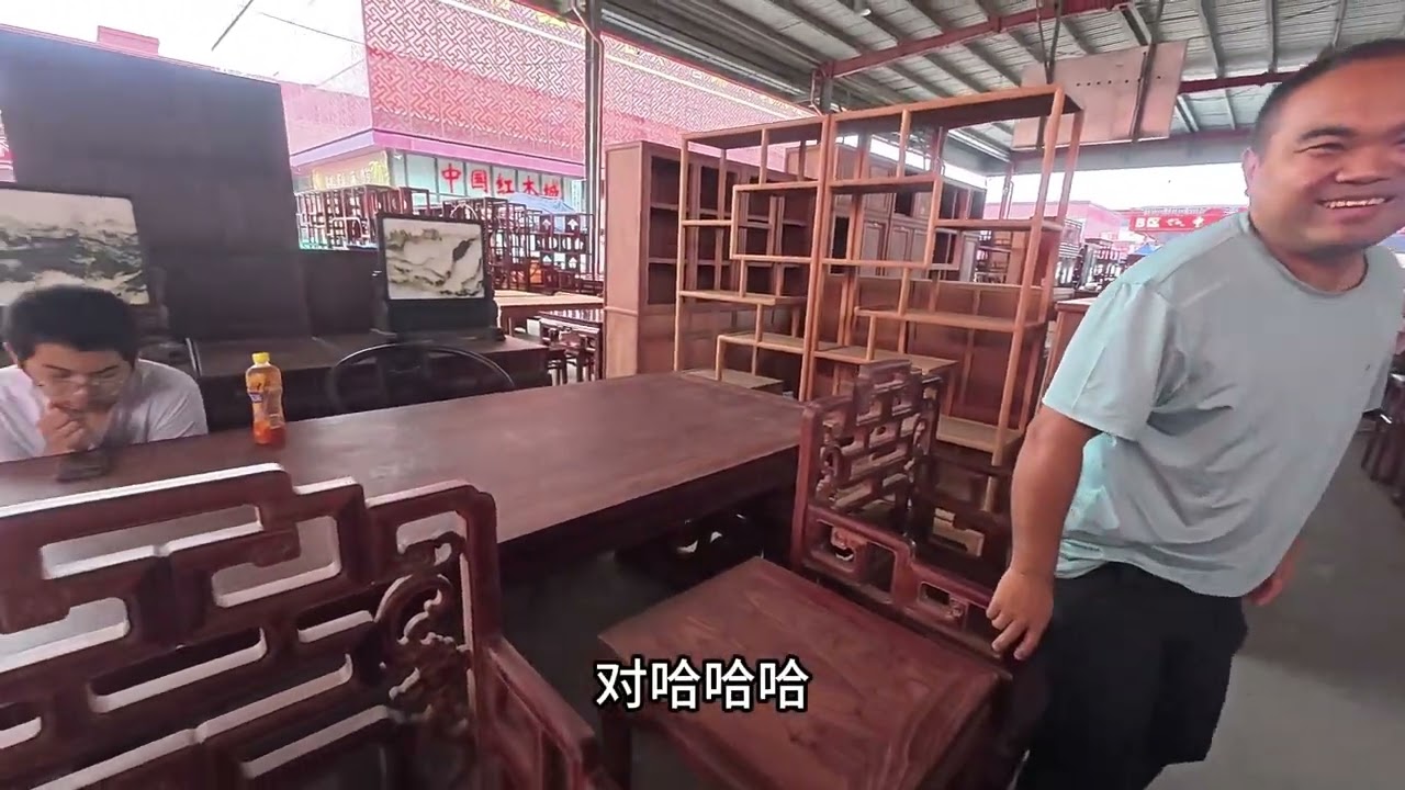 带大家逛下红木地摊大集，红木家具源头市场，了解真实的行情 