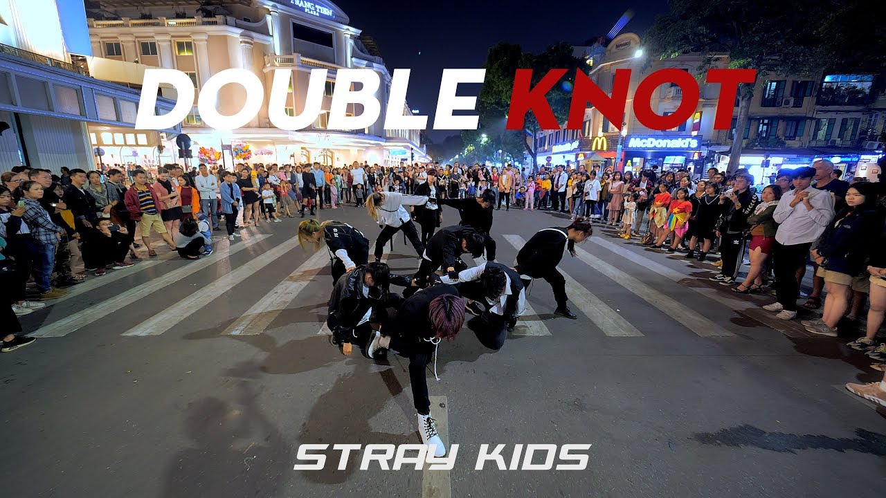 [KPOP IN PUBLIC] Stray Kids (스트레이키즈) 