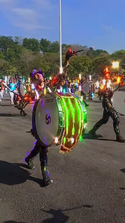 Drum Band Akademi Kepolisian 'Penuh Cahaya'