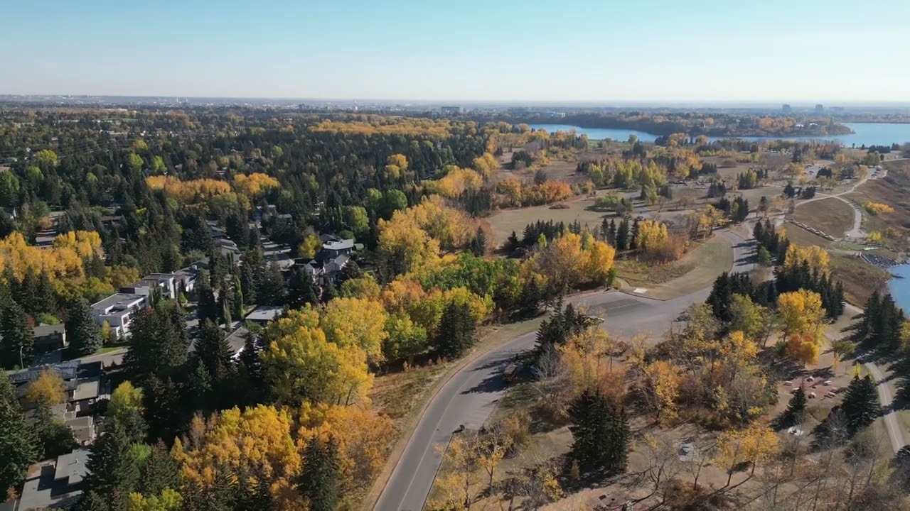 2022-10-04 North Glenmore Park Autumn Colours