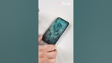 Broken phone screen fix using toothpaste 📱 #diyrepair #phonetrick #toothpaste