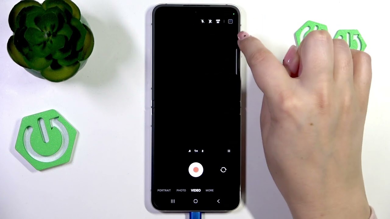 SAMSUNG Galaxy Z Flip 7 FE – How to Change Video Resolution - YouTube