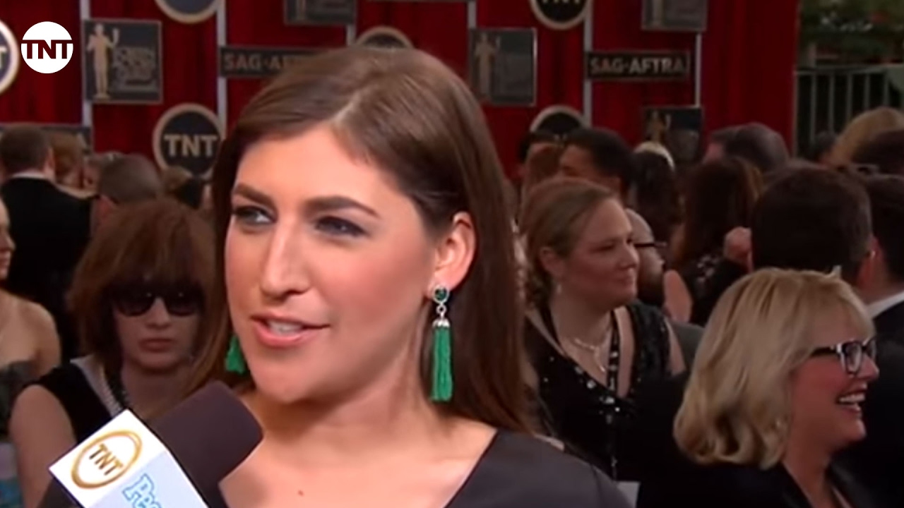 mayim-bialik-i-sag-awards-red-carpet-2015-i-tnt-youtube