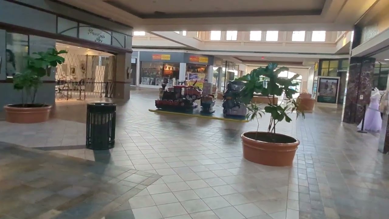 Nearly abandoned Indian River Square Mall in Vero Beach, Florida. 5/17/2025