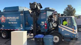 Grabber Arm Action Republic Trash truck