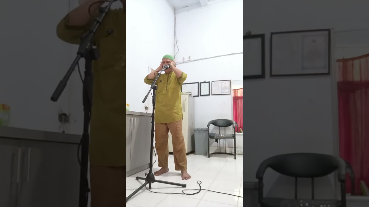 Adzan dzuhur di mesjid al muqarabbun kompleks perumahan tumbuh mandonga kendari Sulawesi tenggara