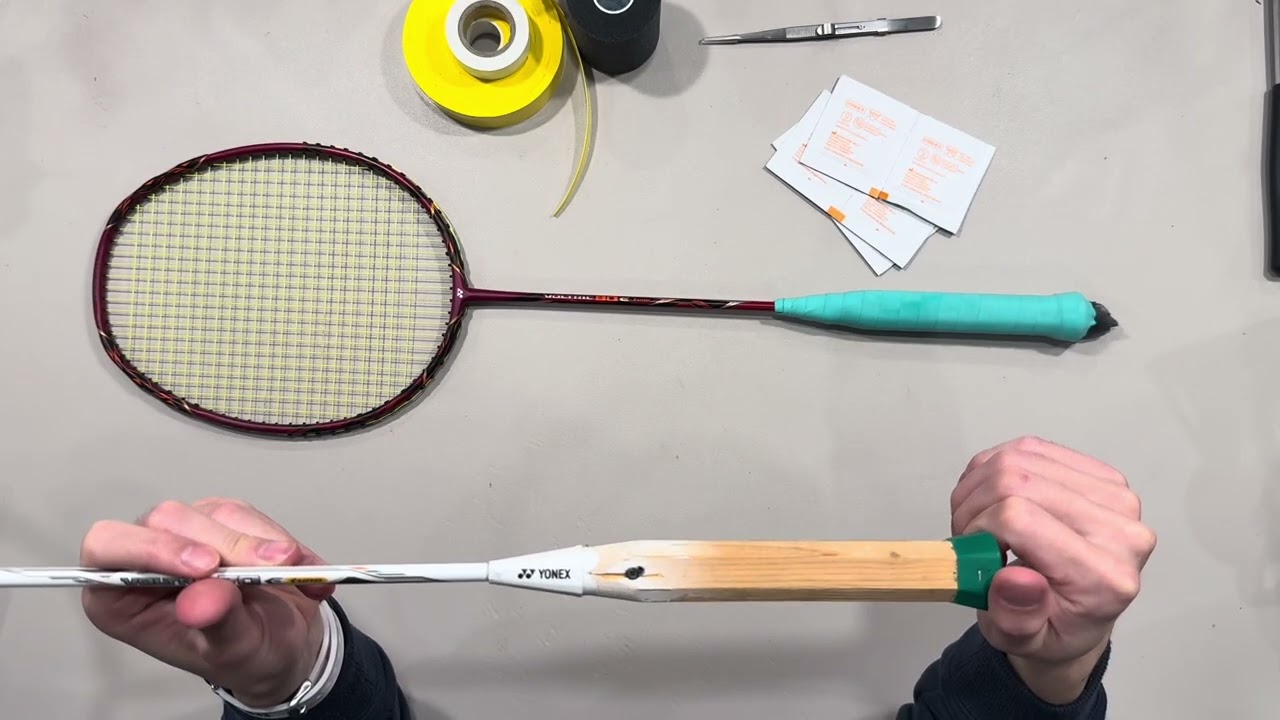Rambling while I grip my Yonex Voltric 70 E-Tune (4UG5) - YouTube