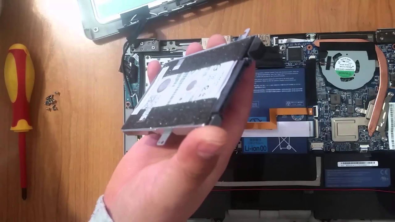 Cómo extraer y recuperar los de portátil Acer averiado - YouTube