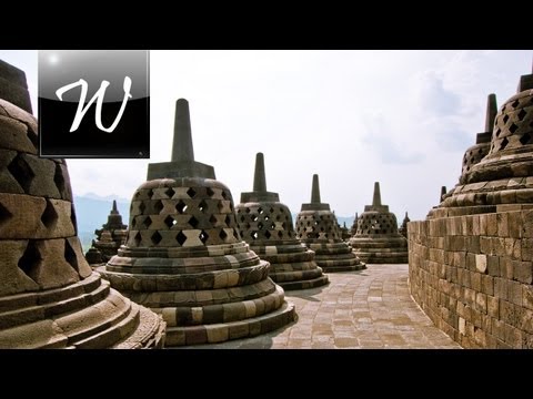 فيديو: بوروبودور: نصب بوذي عملاق في إندونيسيا