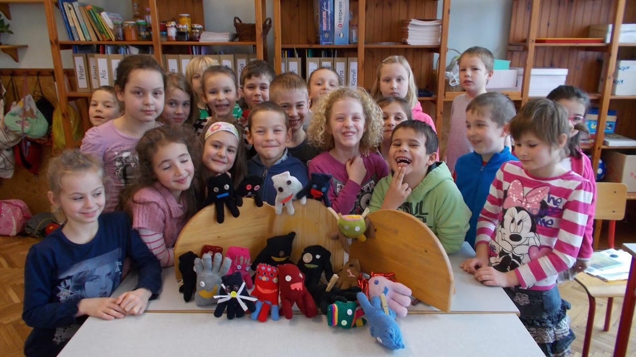 Ein Fotoalbum mit den Ereignissen vergangener Jahre in der Unterstufe