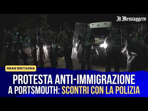 Video Protesta anti-immigrazione a Portsmouth: scontri con la polizia
