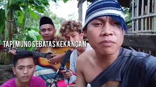 Status wa keren agus kotak