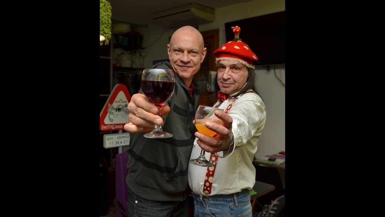 Arthur Molev DE KAT DE BEL AANBINDEN Cats Republic - YouTube