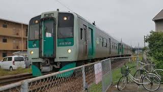 牟岐行きの列車を1500型気動車が代走運用、羽ノ浦駅に到着する1200型&1500型気動車。