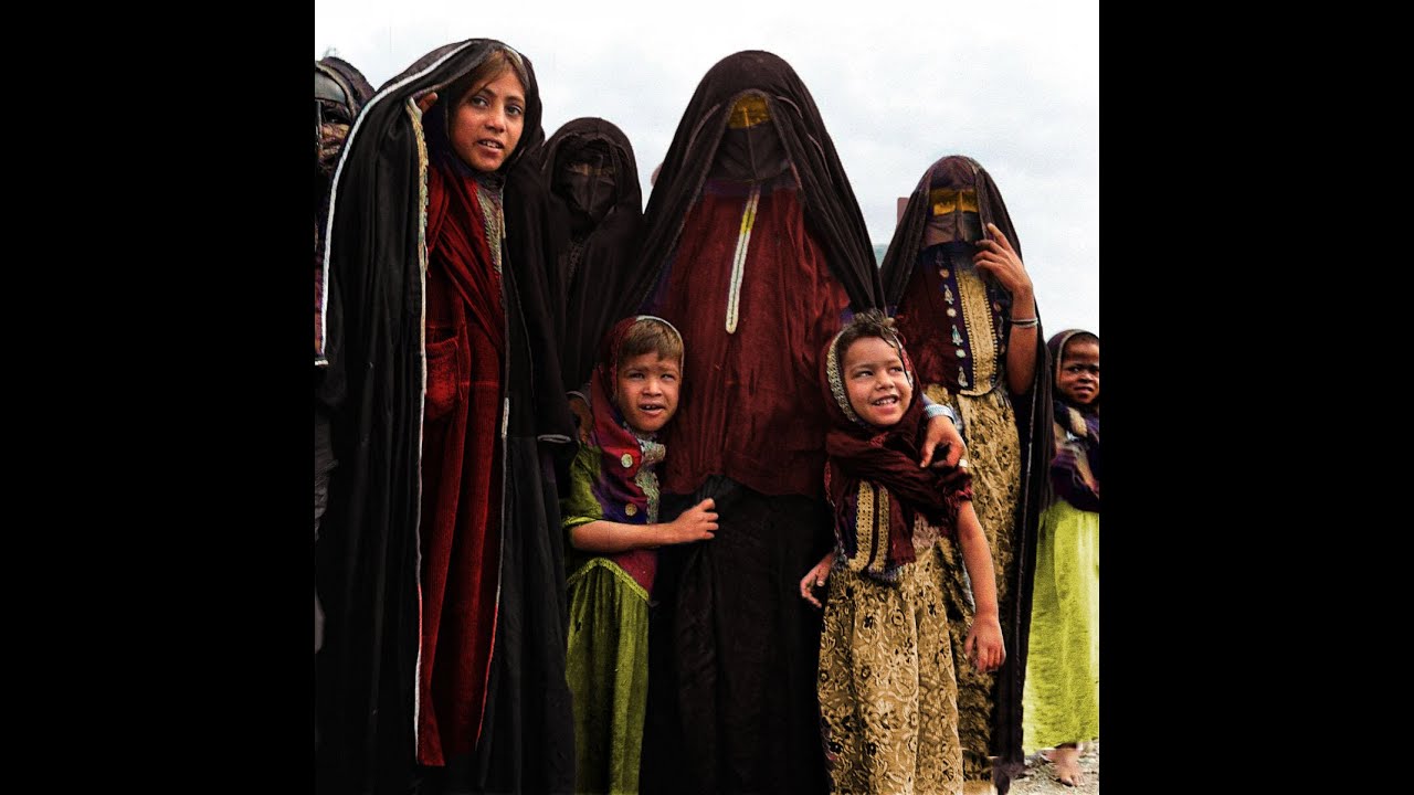 المنطقة الشرقيه القطيف من 1946م الى 1956م تم تلوين الصور من قبل قناتي  العصر الذهبي