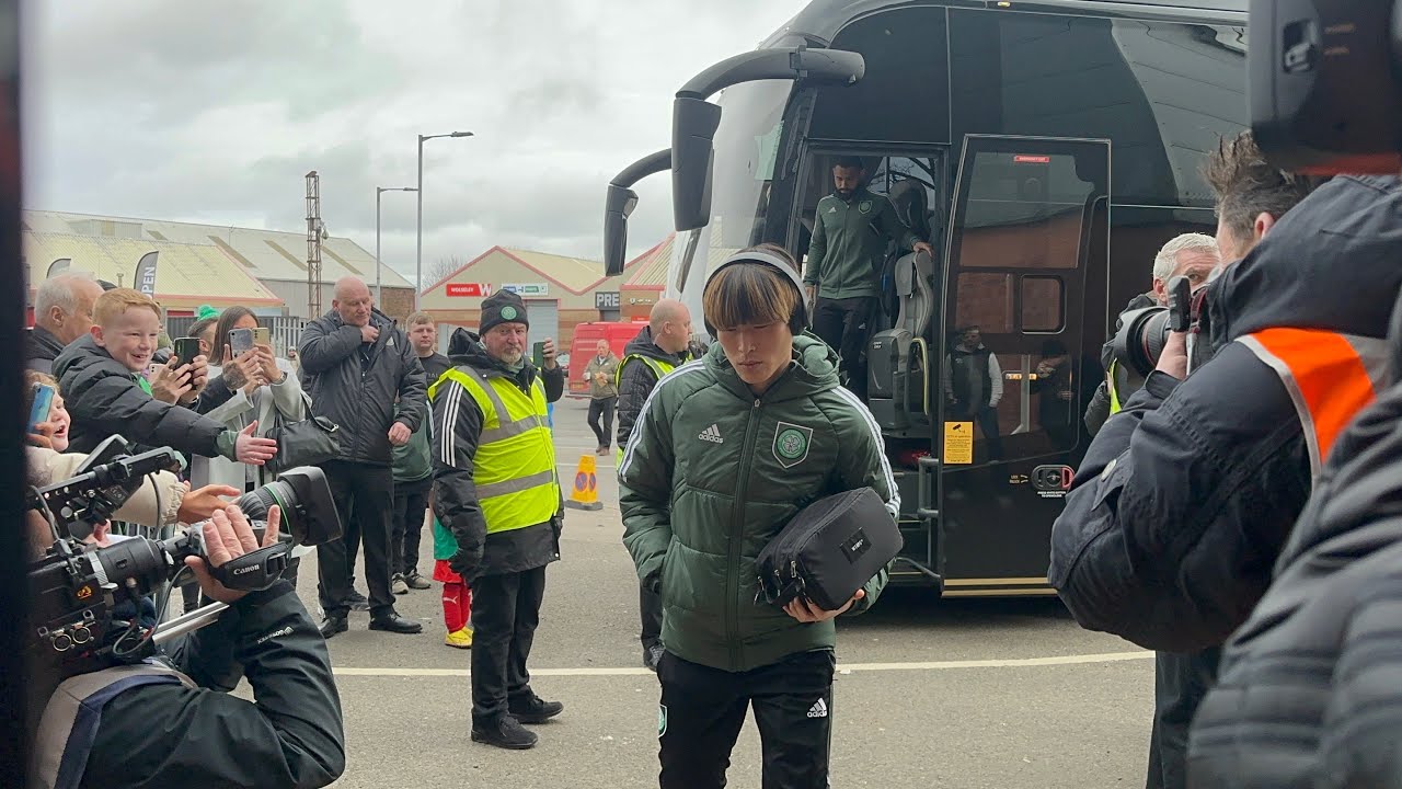 celtic-team-bus-arriving-before-the-st-mirren-v-celtic-game-youtube