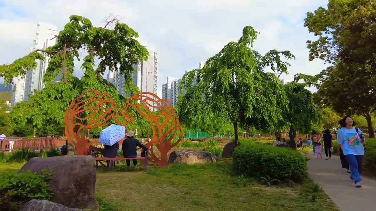 Rose Garden Walk [4K] 50 Different Roses | Busan, South Korea 🚶‍♂️ KWTT ...