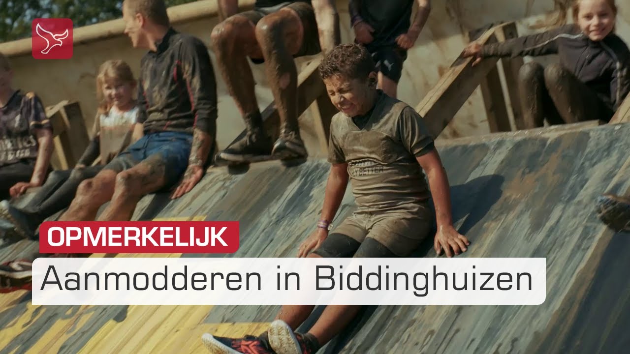 Ploeteren door de modder tijdens Mud Masters | Omroep Flevoland