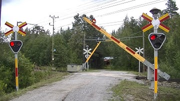 Spoorwegovergang Stavre (S) // Railroad crossing // Järnvägsövergång