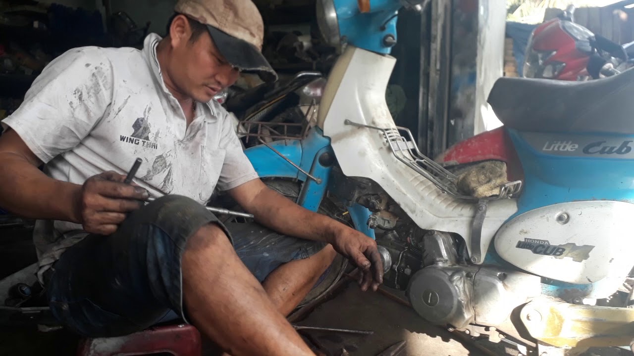 fix motobike kỹ thuật clê vặn ốc để cố định lại nắp bánh đà cho xe máy cub 50 Wildfly12