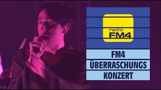 Video thumbnail of "Bilderbuch - sneakers4free || live @ FM4 Überraschungskonzert 2018"