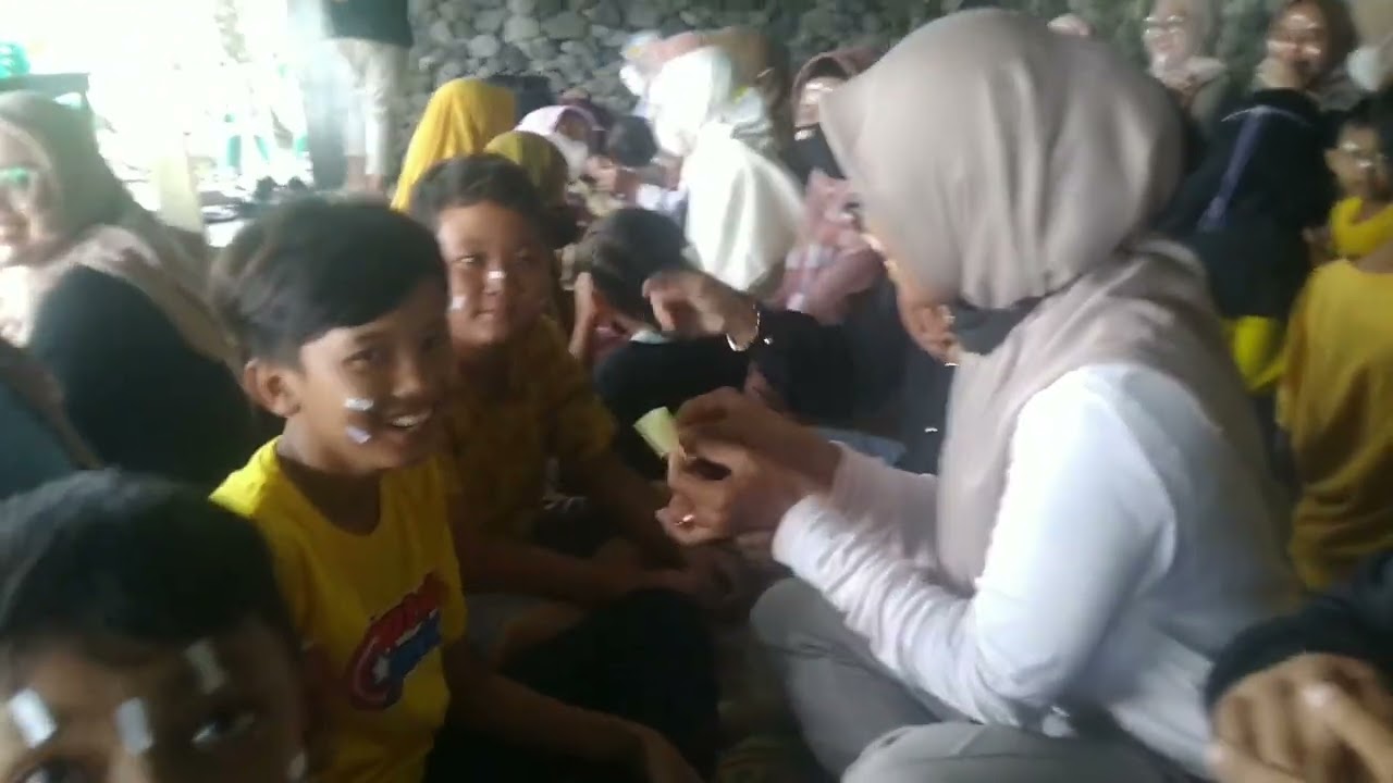 Heboh Ice Breaking Hamzah Berkata Outbound Ibu dan Anak