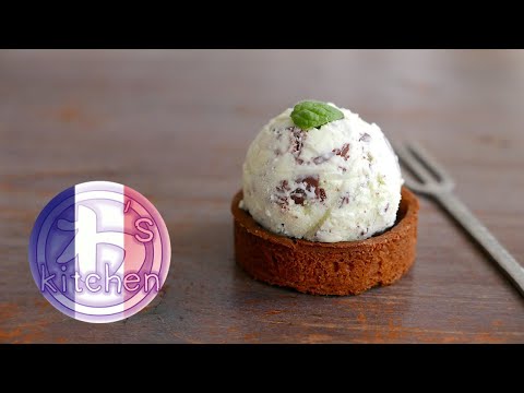 Vidéo: Comment Faire De La Glace à La Menthe Avec Des Morceaux De Chocolat