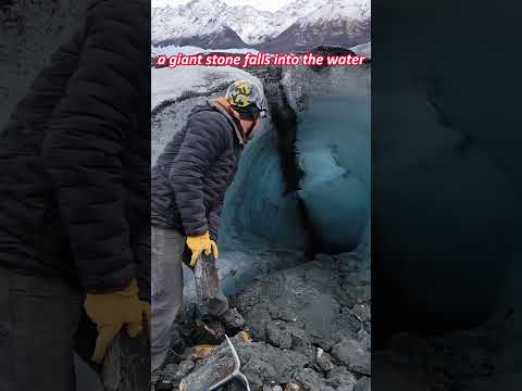 A giant stone falls into the water#foryou #fyp #usa🇺🇸 #pov #funnyvideos #funny