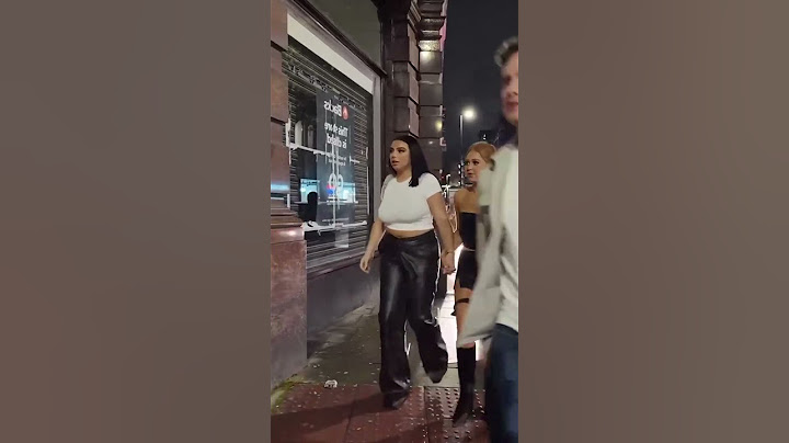 Manchester girls at night 😎🤩 #manchester #nightlife #shorts #shortsfeed #UK #night #party