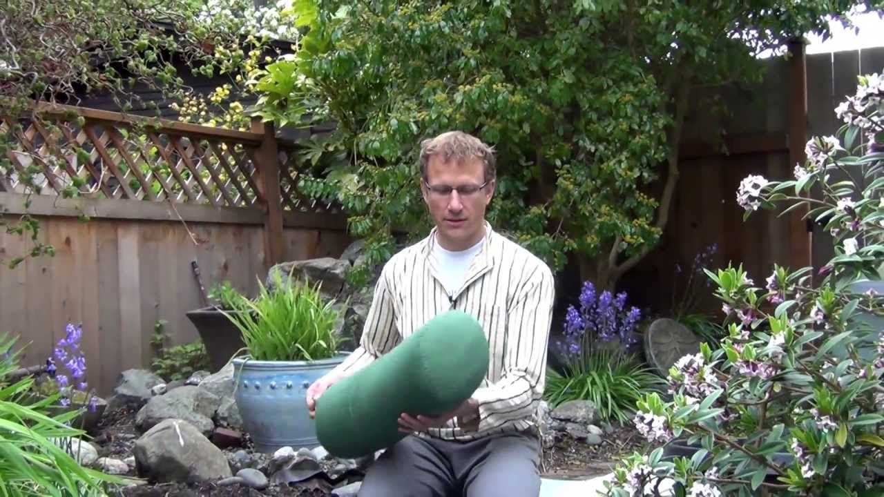 Spiksplinternieuw One-Minute Yoga Tip #1: How to make a bolster from things you have WW-28