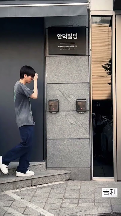 Handsome Baekhyun got out of his sports car S-E-X-Y BAEKHYUN🔥 #baekhyun #exo #byunbaekhyun