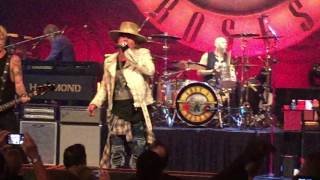Guns N Roses "Sweet Child O Mine" The Apollo July 21, 2017