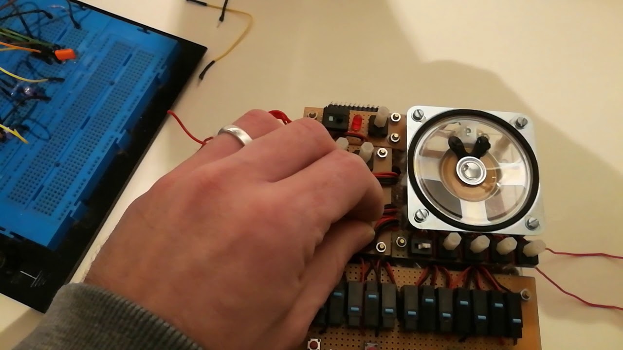 555 timer square wave oscillator music box YouTube