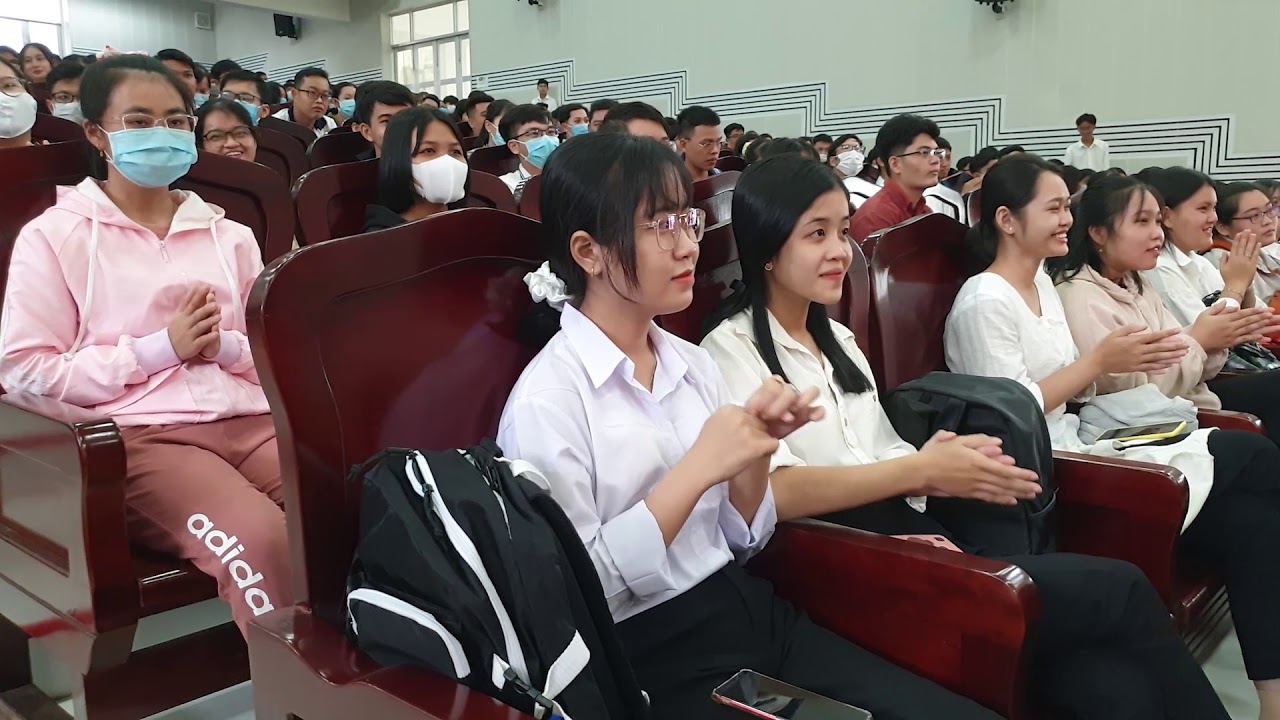 Đại học Trà Vinh chào đón tân sinh viên khóa 2020 - youtube