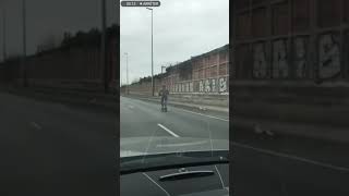 TROTTINETTE SUR L'AUTOROUTE A86 À 90 KM/H