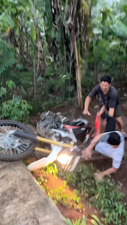 Randika jatuh dari motor guys #davidsunairi #bocilbocilds #wargads #anakdesa #minvlog