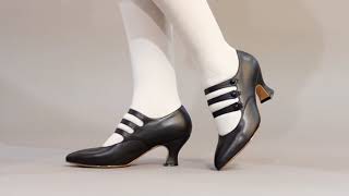 Bellatrix Edwardian Shoes (Black)(1900-1925)
To Buy - https://tinyurl.com/5yj9ptsn
Bellatrix Edwardian Shoes are a stunning and versatile recreation of a classic Edwardian design. Bellatrix feature the iconic side-button triple straps so fashionable in this period. The 2.25 in / 5.7 cm French heel is delicate and well-balanced, paired with a pointed toe to create the perfect Edwardian and 1920s silhouette. Wear Bellatrix with fashion from the turn of the 20th century all the way through the mid-1920s, or with your Gothic, Lolita, cottagecore, dark academia, and historybounding outfits, as well as historical WWI, Downton Abbey and particularly Titanic era dress.
Get social with us!
Instagram: http://www.instagram.com/americanduchess
Facebook: http://www.facebook.com/AmericanDuchess
Blog: http://blog.americanduchess
Patreon - https://www.patreon.com/americanduchess
Podcast: Fashion History with American Duchess
Shop our Website:
http://www.americanduchess.com
Dont forget to subscribe! ❤ Bellatrix Edwardian Shoes (Black)(1900-1925)