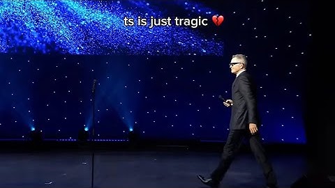 And the crowd goes silent 🗣️ (Roblox CEO goes on stage in Roblox RDC 2025)