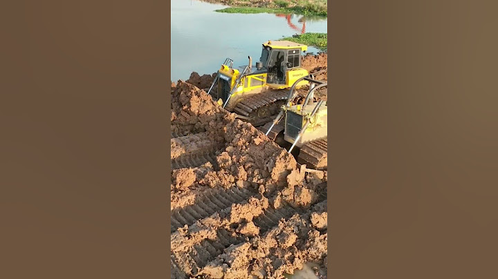 SHANTUI Dozer VS KOMATSU dozer Speading mud