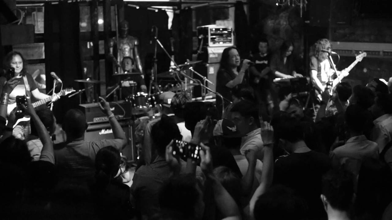 เพื่อเธอ - หิน เหล็ก ไฟ Live at Parking Toys 2017