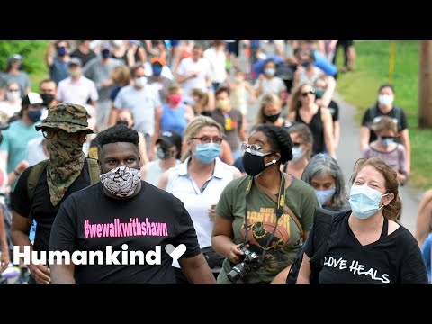 Neighbors fight fear by walking together | Humankind