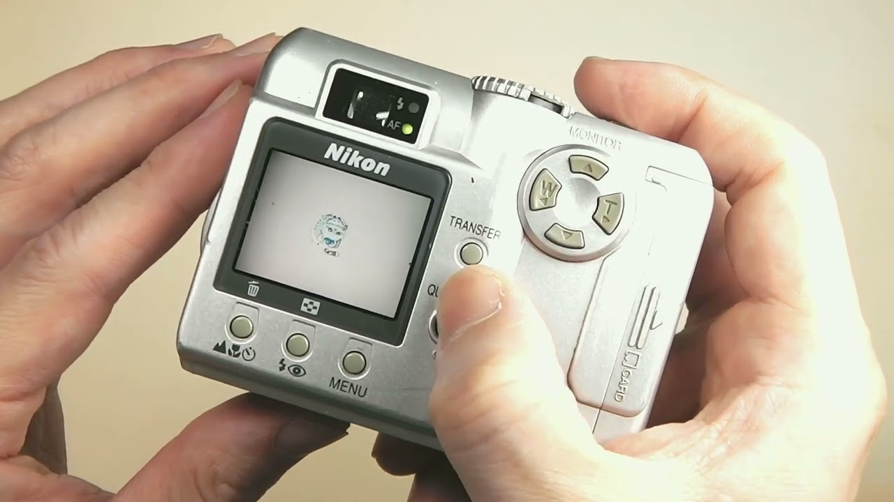 📸 **NIKON COOLPIX 775 (E775) | 210 萬像素CCD 千禧圓潤小巧機