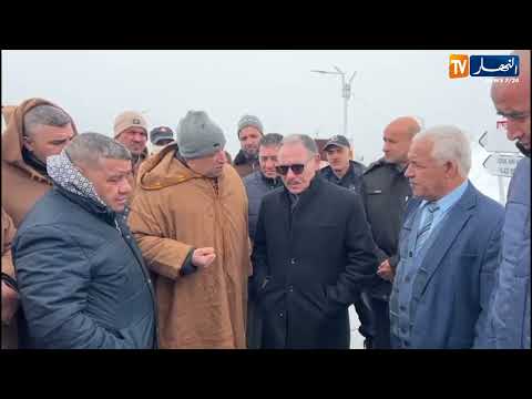 والي ولاية سوق أهراس يتنقل إلى منطقة فج العمد وذلك للوقوف على عملية فقح الطرق الوطنية