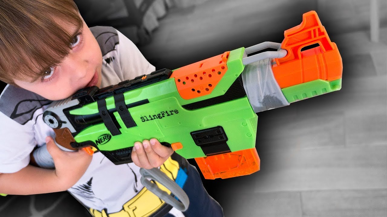 NERF ZOMBIE STRIKE!! Realidade Americana & Familia Brancoala 