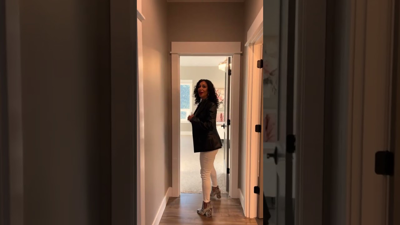 Inside a $934,900 Golf Course Community Home