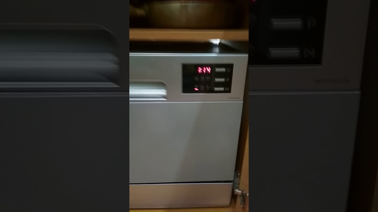Работа и установка компактной посудомоечной машины - YouTube