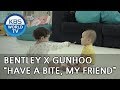 Aww Gunhoo shares his food with Bentley. XD [The Return of Superman/2018.11.18]
