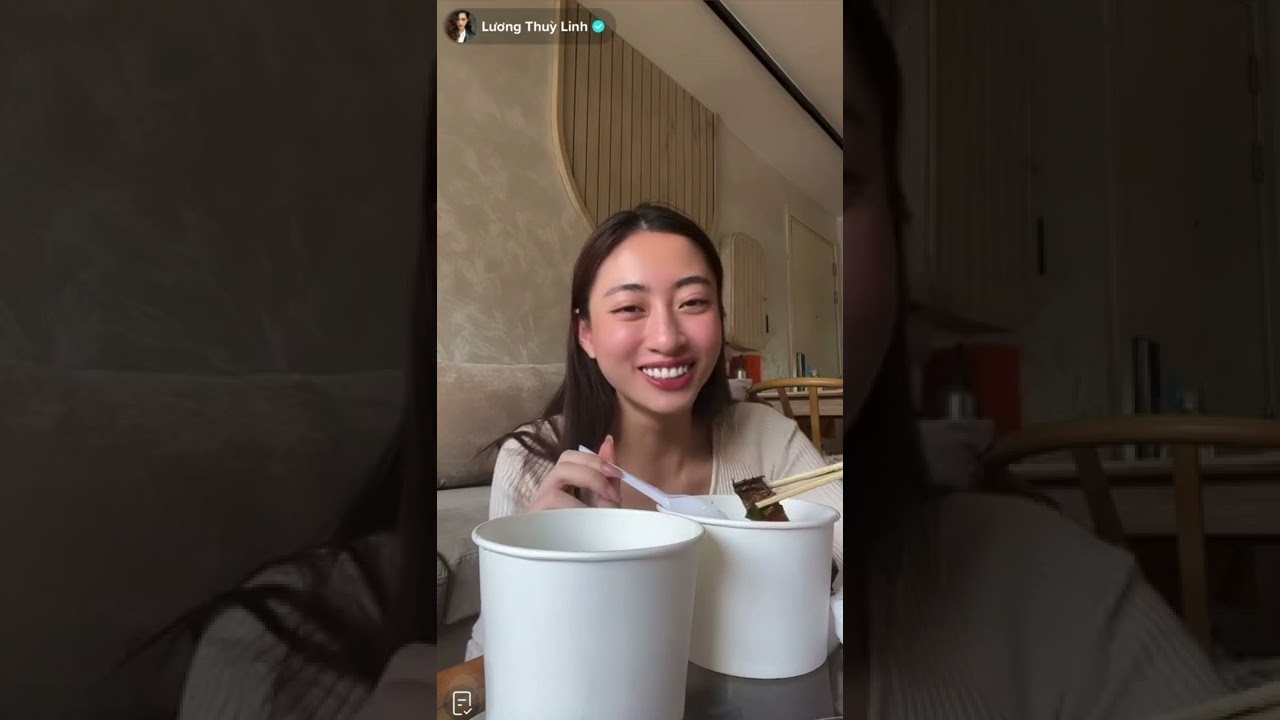 [30/11/2022] Lương Thùy Linh Live TikTok | Ăn trưa cùng LinhLinh | @luongthuylinh_