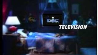 Dic logo scares kid in bed 34 Dic plays a scary tune (121309*)
