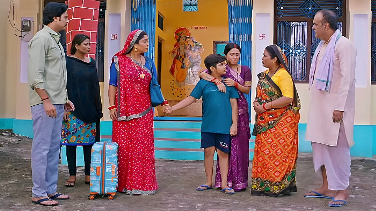 जिसने अपना बच्चा तुझे देकर खुद को बाँझ बना लिया आज तू उसी माँ से उसका बच्चा छीनकर ले जा रही है |